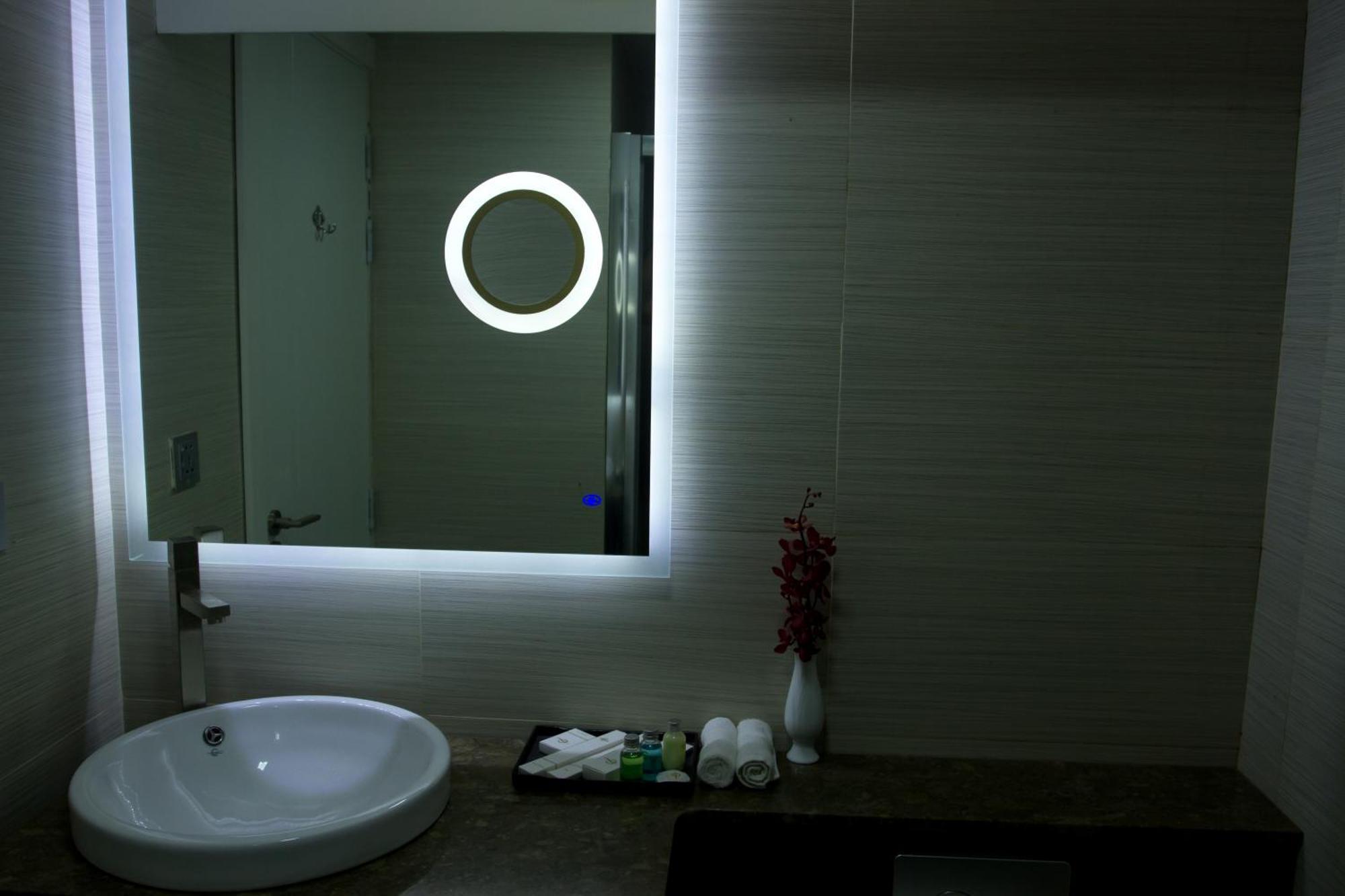 Coventina Lake Suites Dhaka Esterno foto