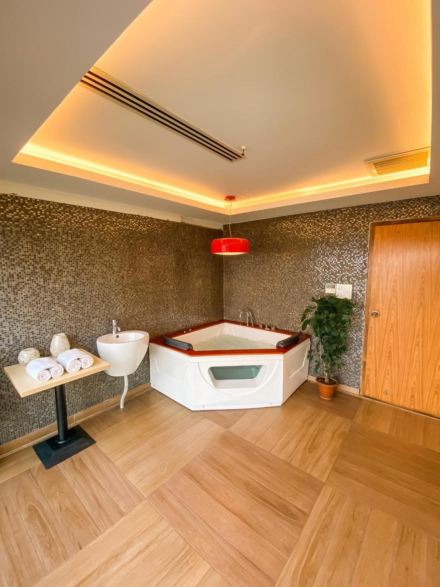 Coventina Lake Suites Dhaka Esterno foto