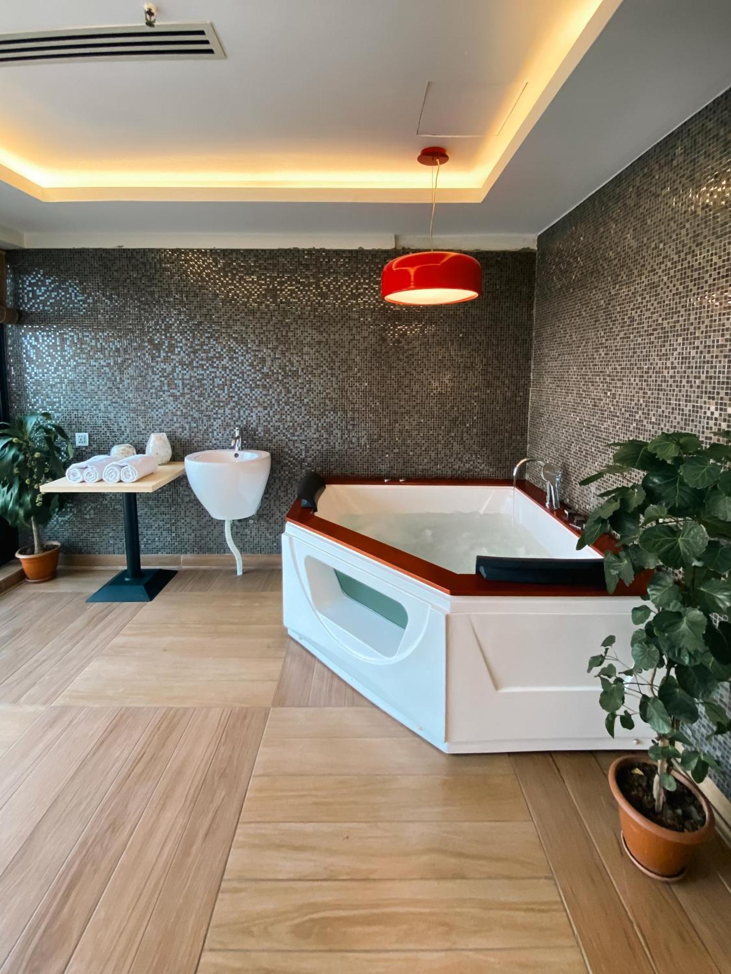 Coventina Lake Suites Dhaka Esterno foto