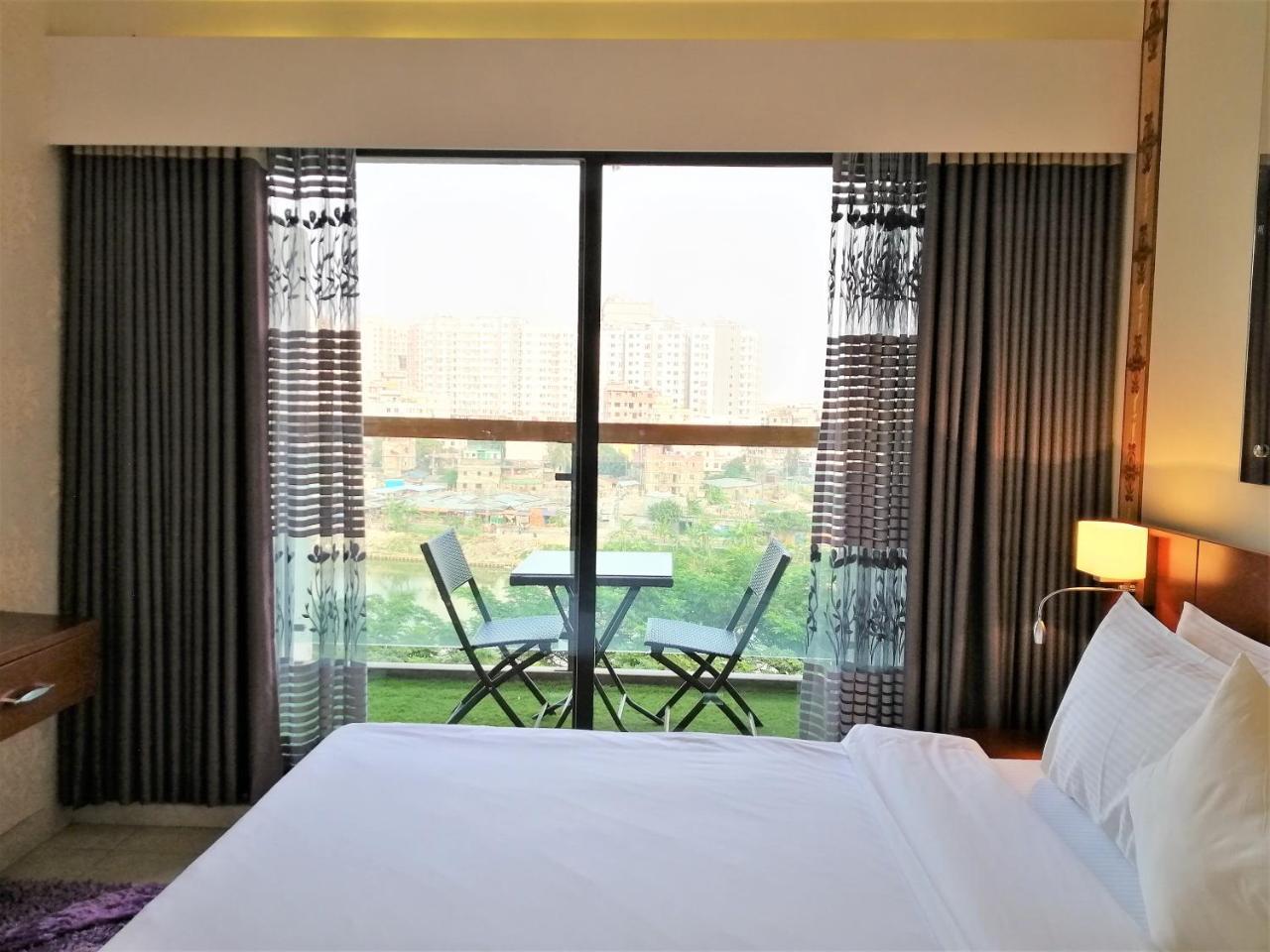 Coventina Lake Suites Dhaka Esterno foto
