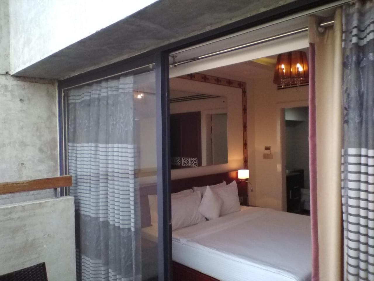 Coventina Lake Suites Dhaka Esterno foto