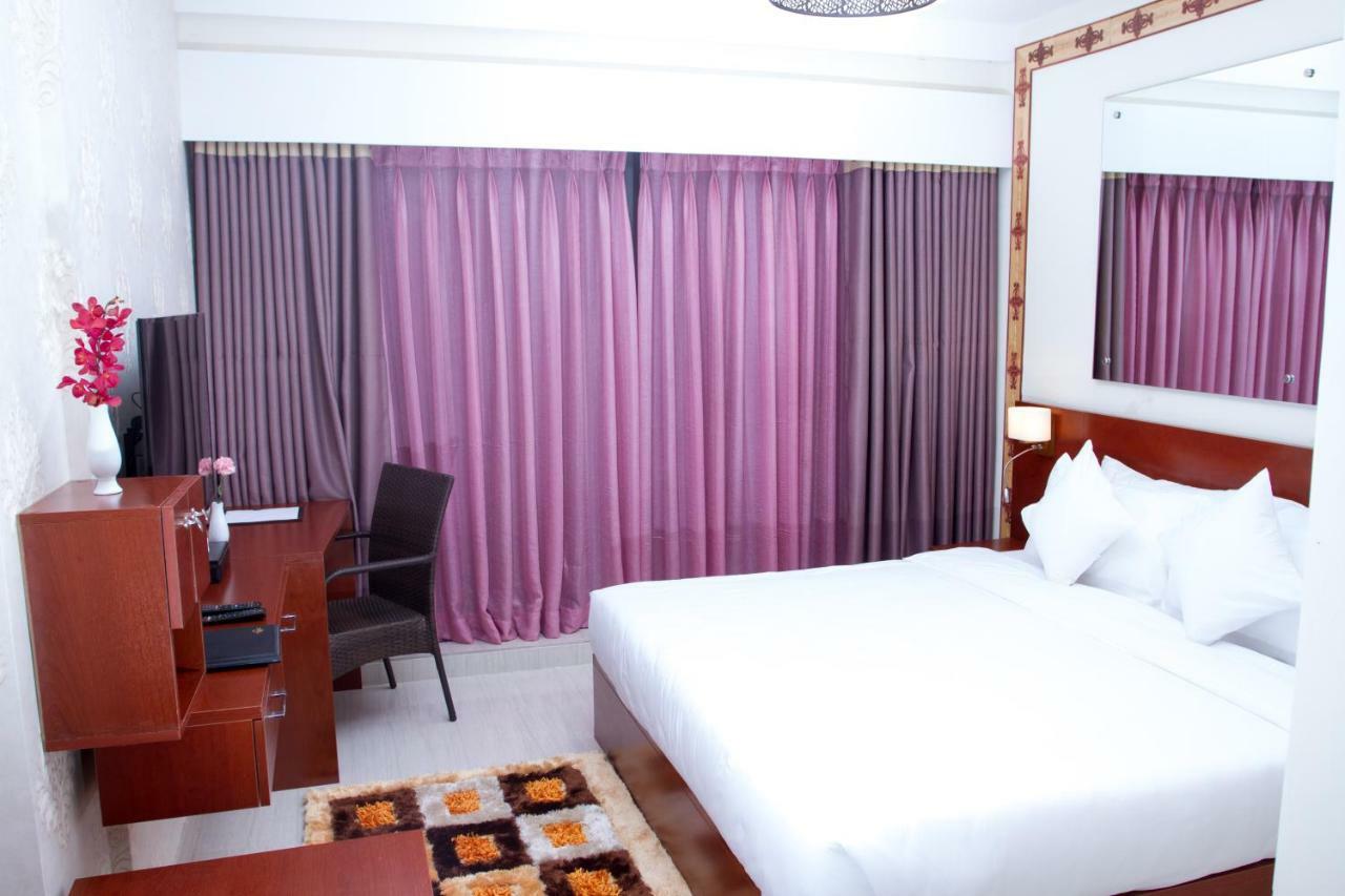 Coventina Lake Suites Dhaka Esterno foto