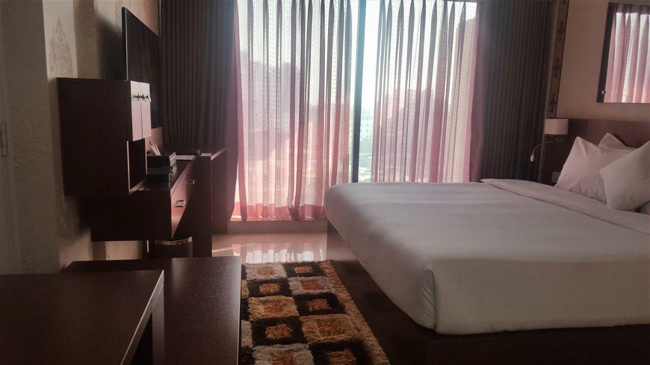 Coventina Lake Suites Dhaka Esterno foto
