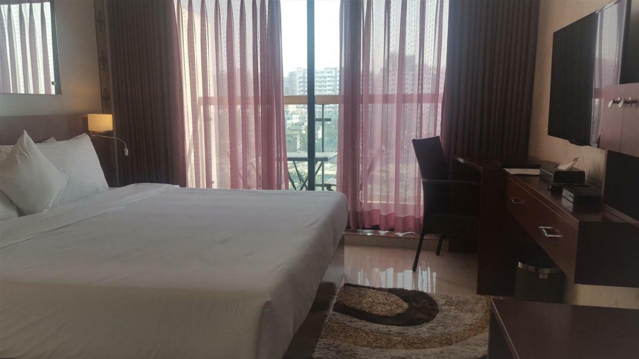 Coventina Lake Suites Dhaka Esterno foto