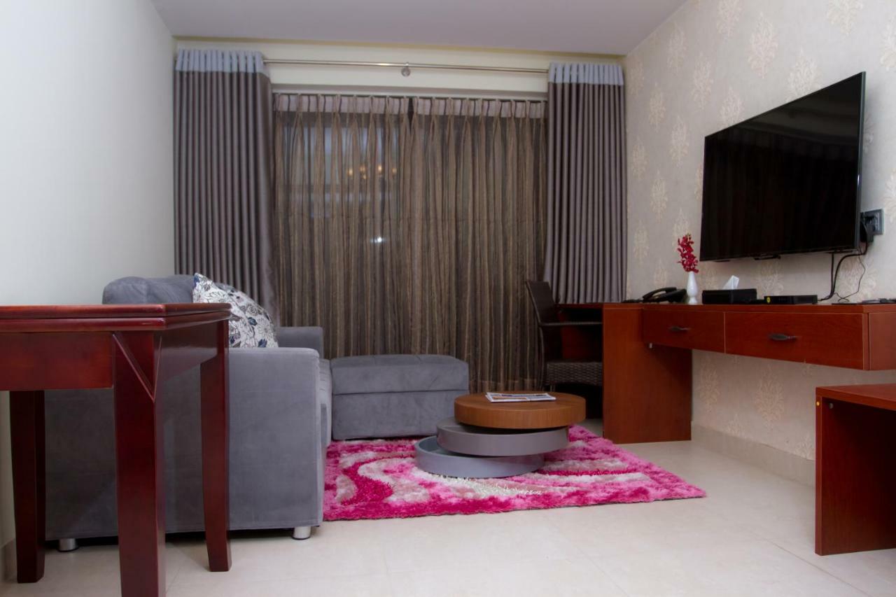 Coventina Lake Suites Dhaka Esterno foto