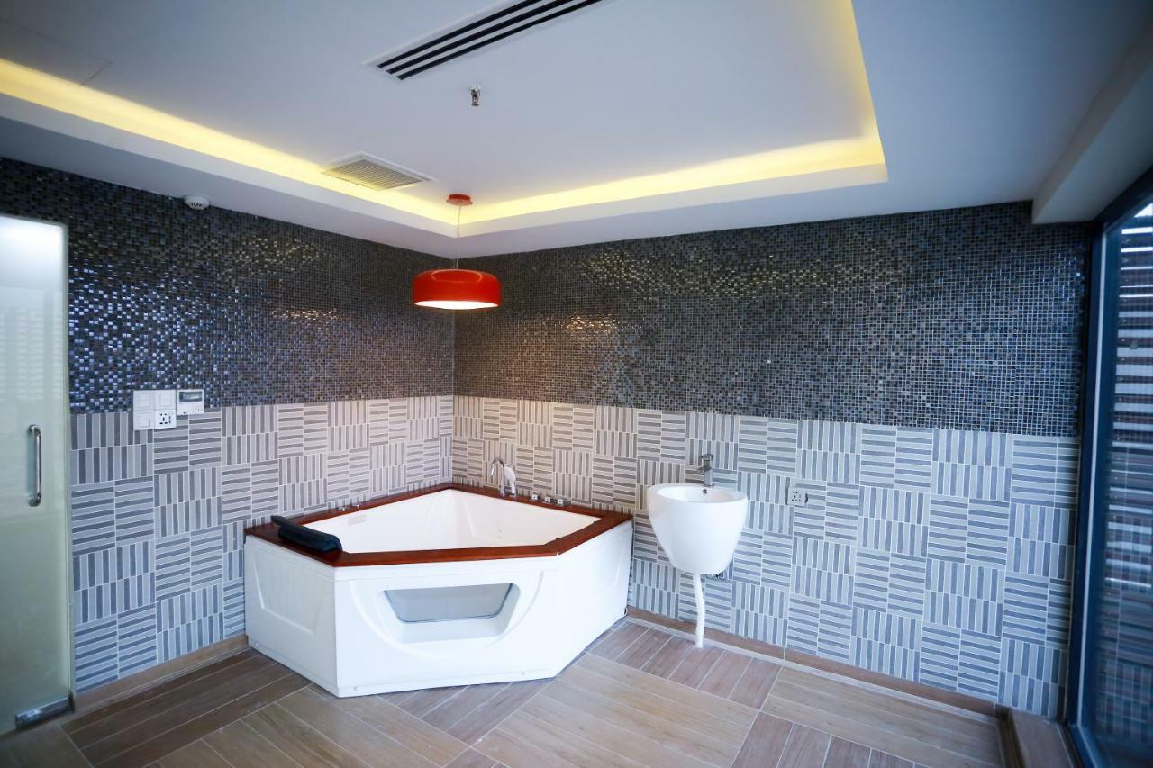 Coventina Lake Suites Dhaka Esterno foto